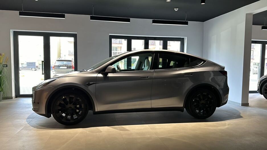 Tesla Model Y Long Range