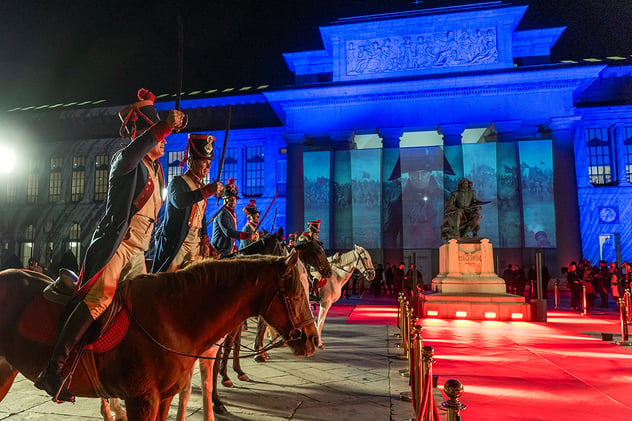 Konjanici na premijeri Napoleona u Madridu