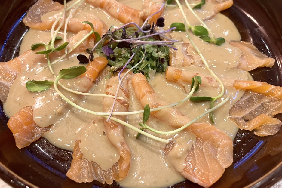 Sashimi je tradicionalno japansko jelo s komadima sirove ribe