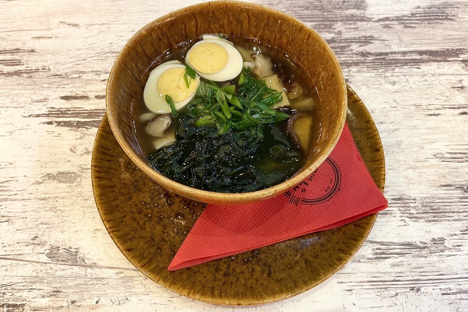 Miso shoyu udon supu Japanci smatraju svojevrsnim