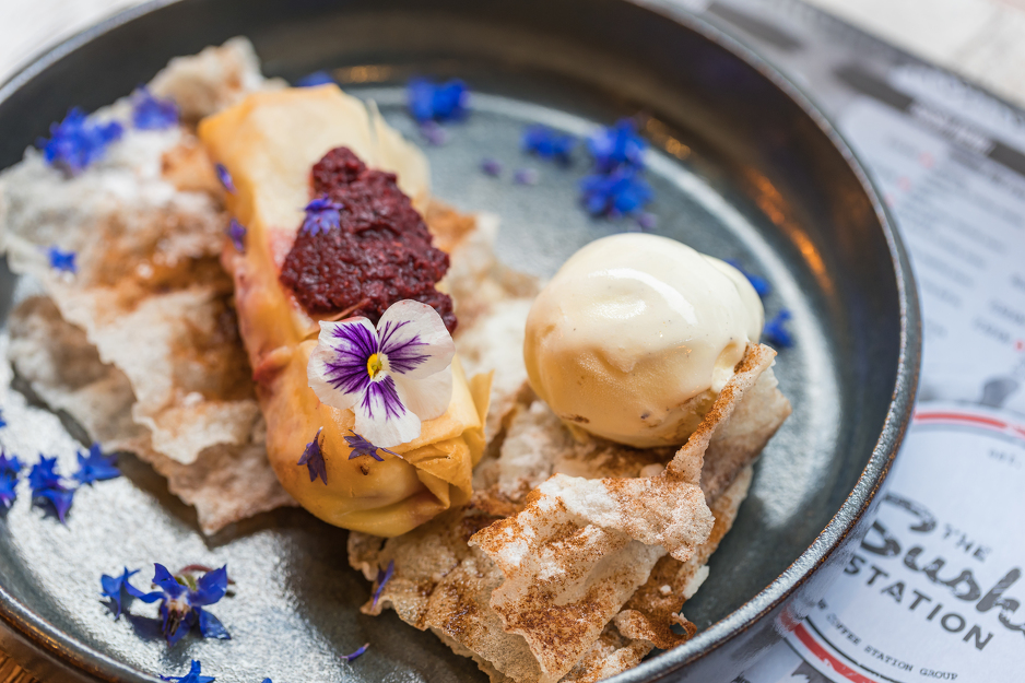 Cheesecake hrskava rolnica sa dodatkom ljutog šumskog voća