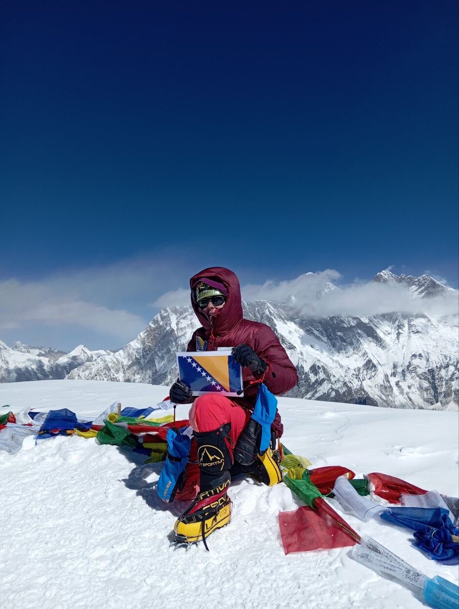 Naida Avdić na vrhu Ama Dablam
