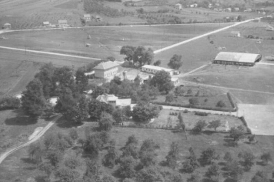 Aerodrom Butmir do 1969. - terminalna zgrada i platfroma (Foto: Međunarodni aerodrom Sarajevo)