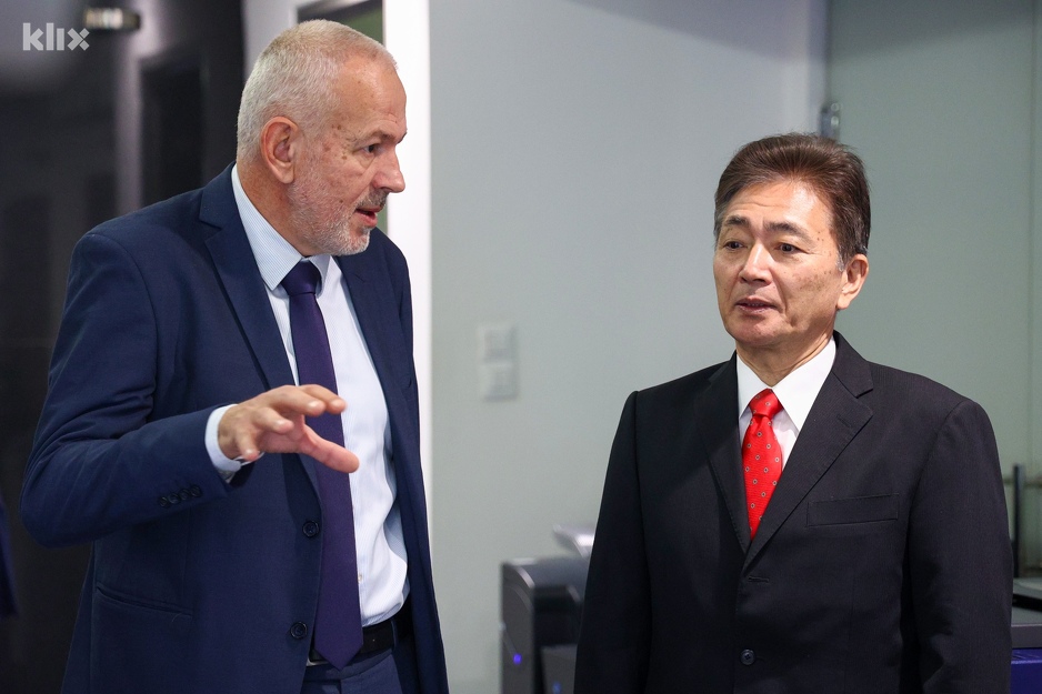 Direktor kompanije Mirza Merzić i ambasador Massami (Foto: I. L./Klix.ba)