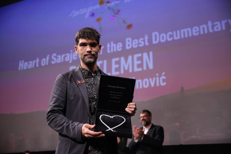 Nemanja Vojinović s osvojenom nagradom