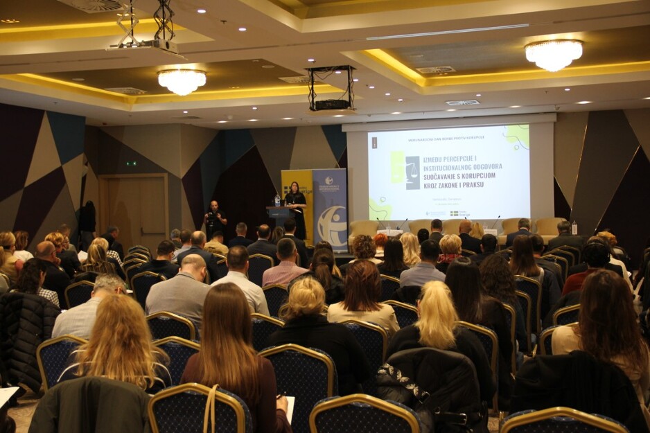 Konferencija na kojoj su predstavljeni rezultati istraživanja TI BiH (Foto: TI BiH)