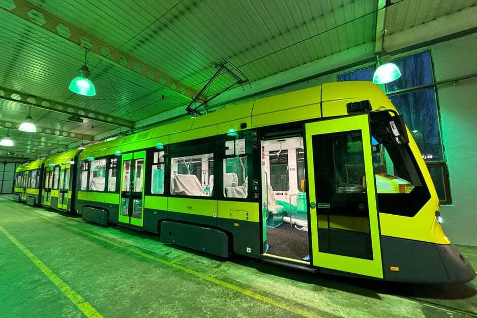 Prvi isporučeni novi tramvaj se nalazi u GRAS-ovoj Remizi (Foto: Vlada KS)