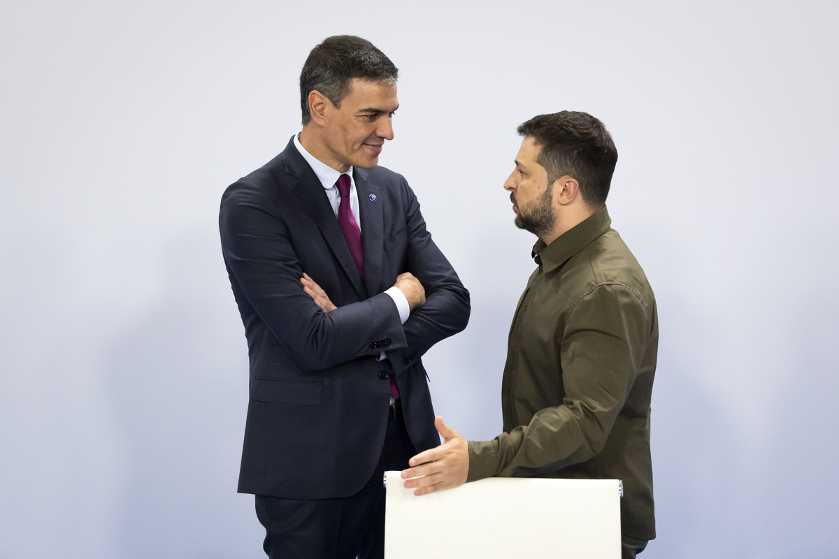Sanchez u razgovoru sa Zelenskim (Foto: EPA-EFE)