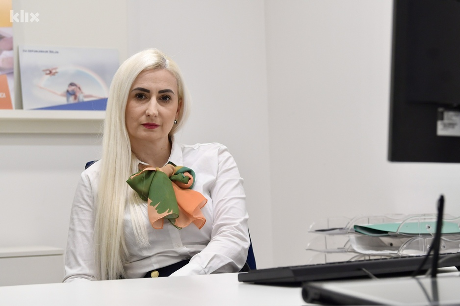 Eldina Divović u banci je krenula, kako kaže - “od nule” i danas je osobni bankar u Poslovnici Titova (Foto: D. S./Klix.ba)