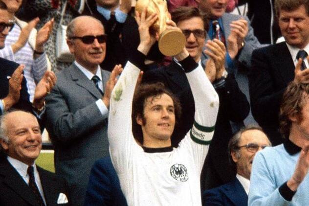 Sa trofejom Svjetskog prvenstva 1974.