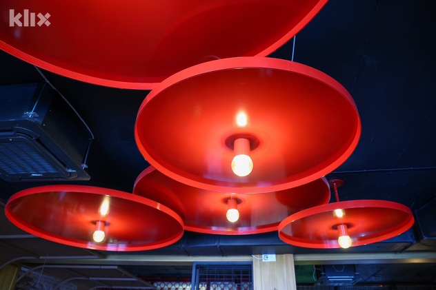 Iako moderan, ambijent restorana je domaćinski i pazilo se na svaki detalj (Foto: I. L./Klix.ba)