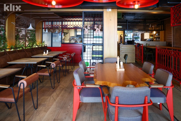 Iako moderan, ambijent restorana je domaćinski i pazilo se na svaki detalj (Foto: I. L./Klix.ba)