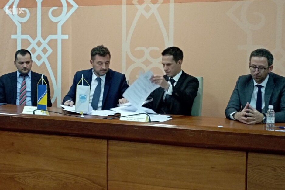Potpisivanje ugovora u Mostaru (Foto: G. Š./Klix.ba)