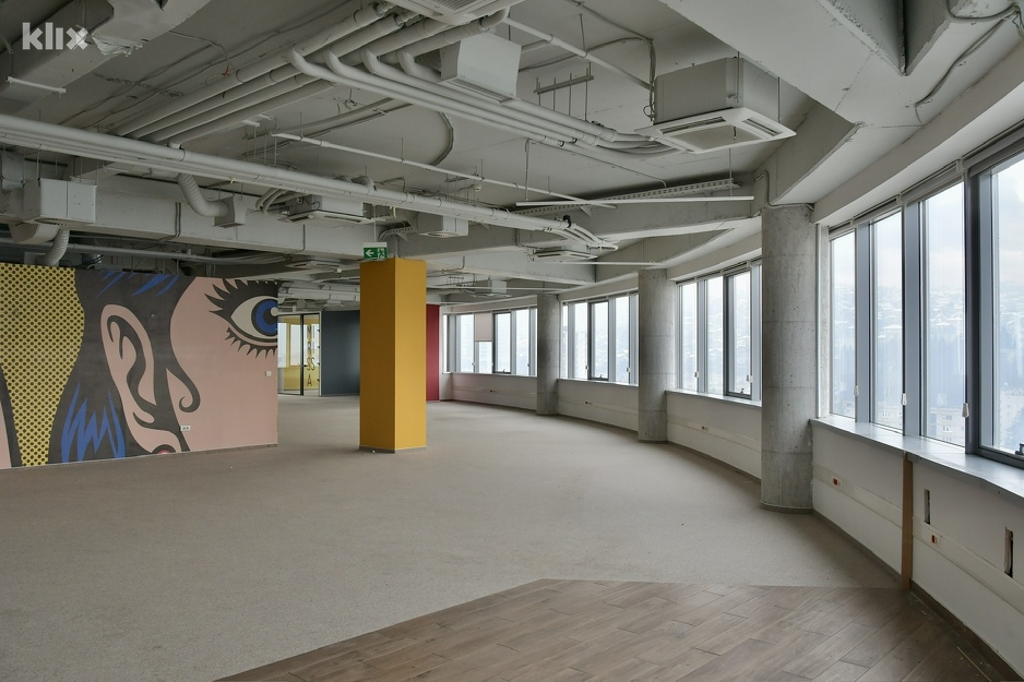 Open-space prostori danas su najpopularnija vrsta ureda, a ovdje imaju i fantastičan pogled (Foto: I. Š./Klix.ba)