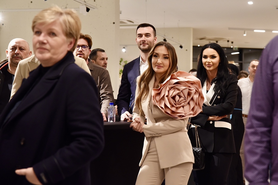 Svečano otvoren salon namještaja Nostro (Foto: T. S./Klix.ba)
