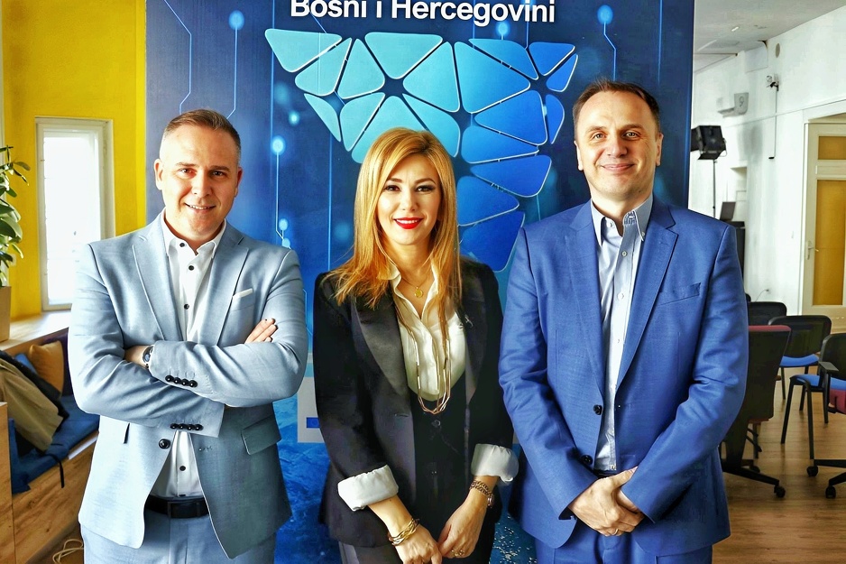 Orhan Gazibegović, Belma Agić i Almir Peštek (Foto: eCommerce asocijacija u Bosni i Hercegovini)