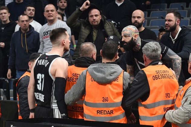 Ponitka se zaletio na Grobara (Foto: MN Press/Nebojša Paraušić)