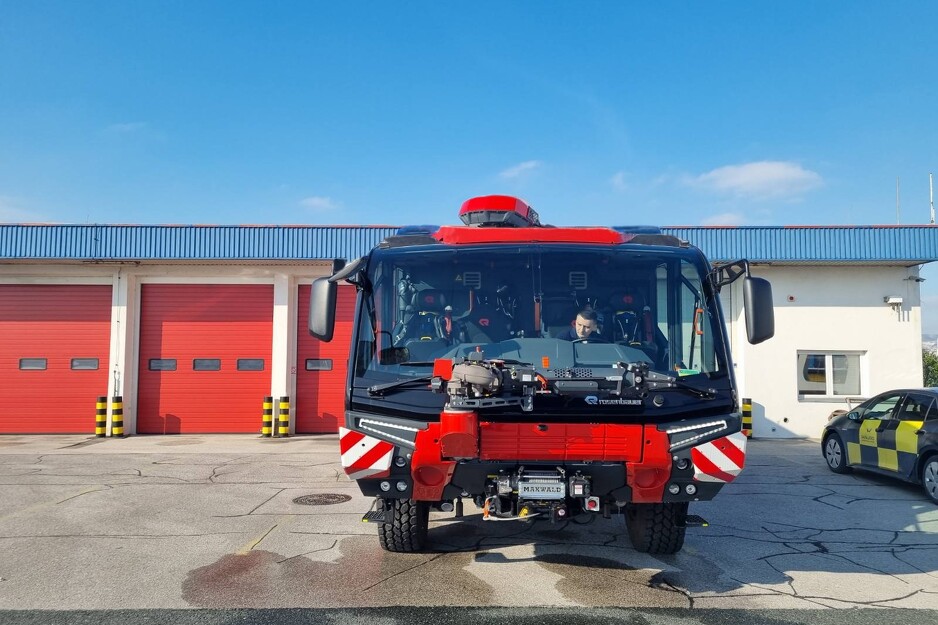 Vatrogasno-spasilačko vozilo na sarajevskom aerodromu