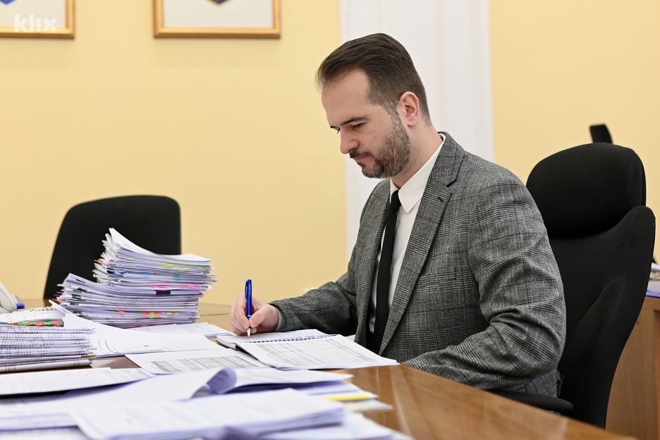 Kalamujić: Krediti su namijenjeni za razvoj kantona (Foto: T. S./Klix.ba)
