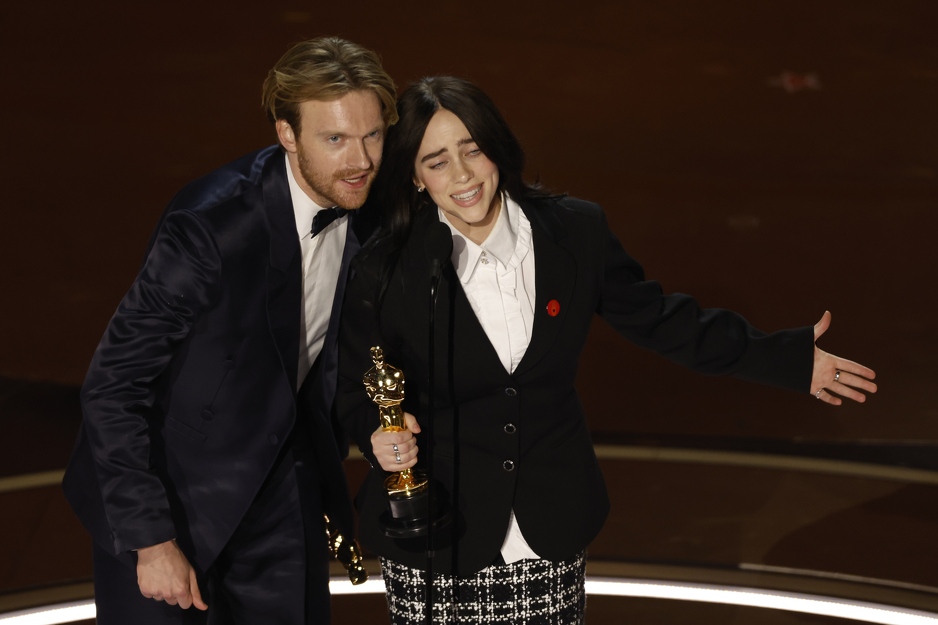 Billie Eilish i njen brat Finneas O'Connell dobitni su Oscara za najbolju pjesmu