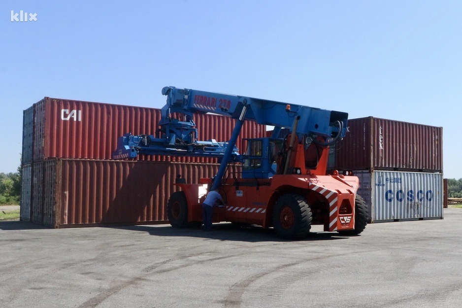 Kontejneri s robom (Foto: A. K./Klix.ba)