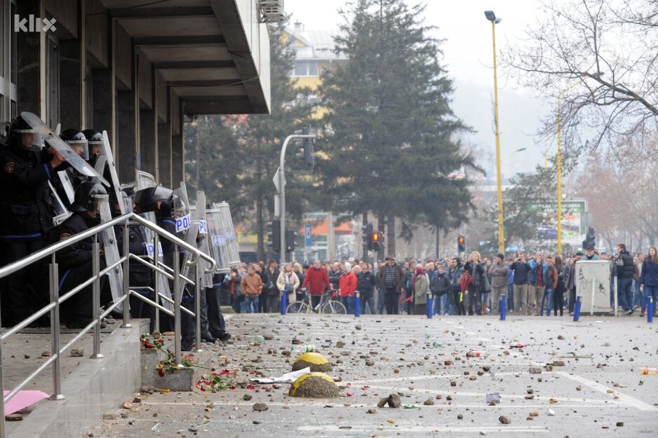 Protesti 2014. u Tuzli