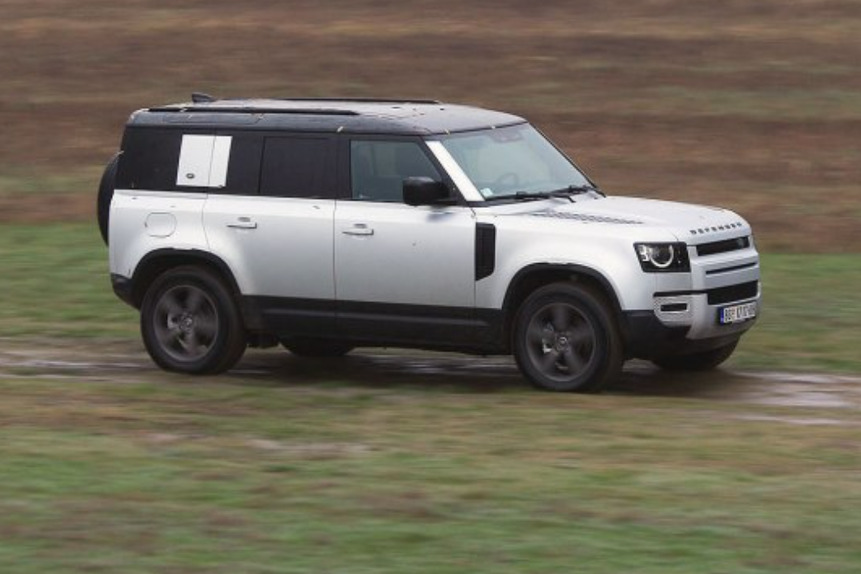 Land Rover Defender (Foto: Twitter)