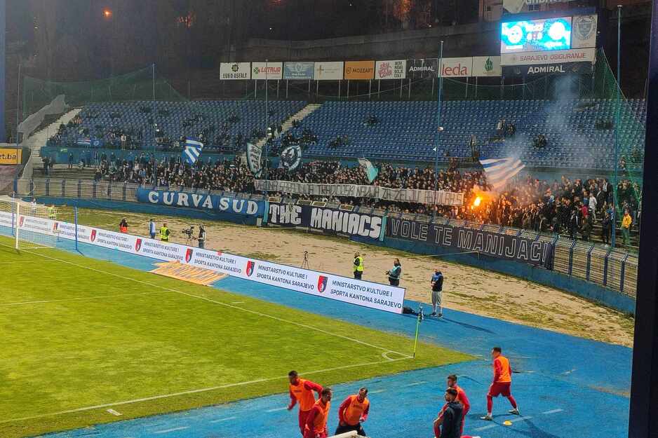 Parola navijača Željezničara kojom su odali počast Abdulahu Sidranu (Foto: Klix.ba)