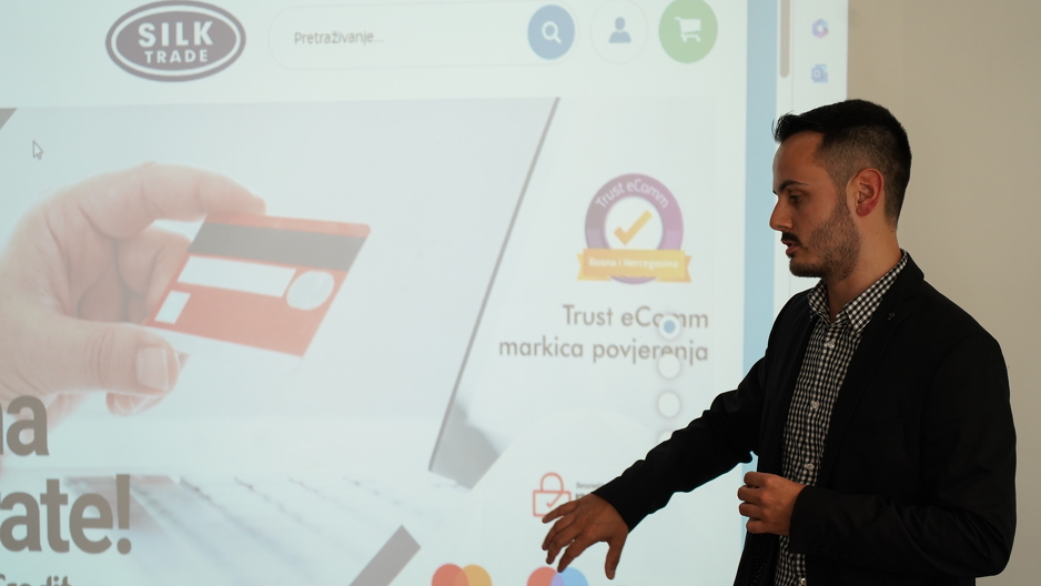 Trust eComm i RiskRecon