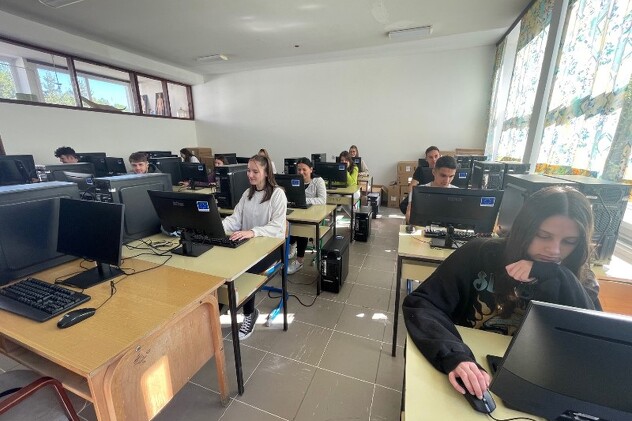 Donirani računari će posebno biti korisni učenicima elektrotehnike (Foto: Općina Kladanj)