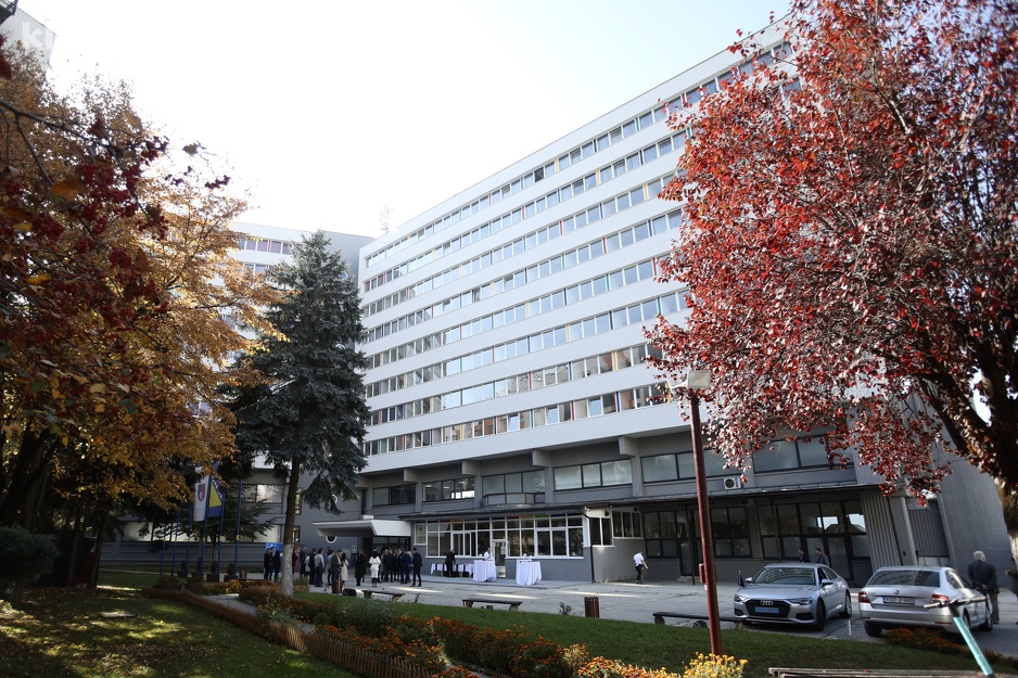 Studentski dom Nedžarići među utopljenim javnim građevinama u KS (Foto: Klix.ba)