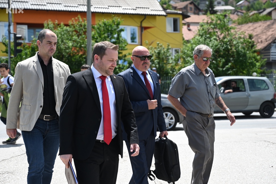 Miloš Lukić i advokat Goran Petronijević (Foto: T. S./Klix.ba)