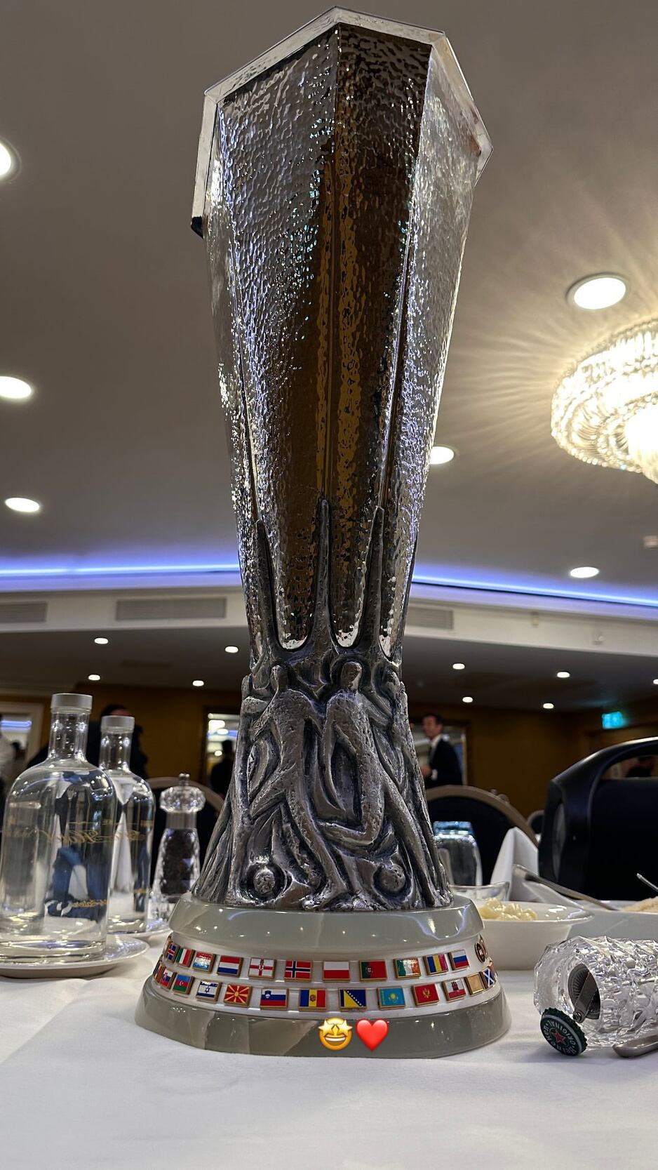 Fotografija pehara koju je Kolašinac podijelio iz restorana (Foto: Instagram)