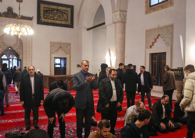 Amir-Abdollahian u Begovoj džamiji u Sarajevu (Foto: ISNA)