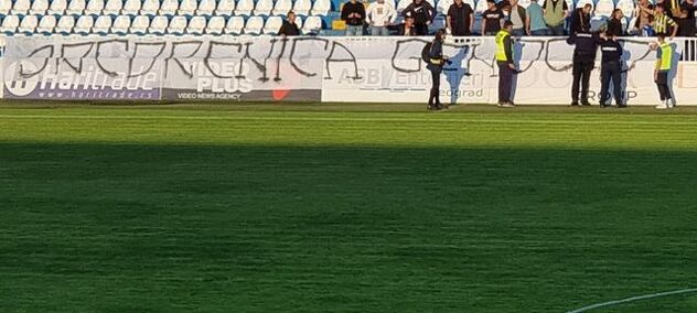 Transparent koji je izazvao prekid (Foto: Mozzartsport)