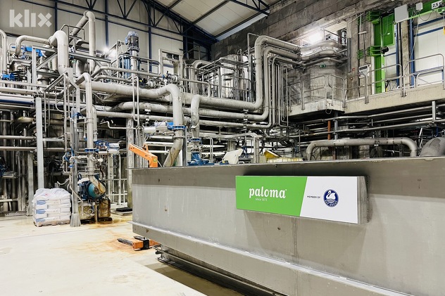 Obnovljena tvornica ima novi stroj za proizvodnju papira te automatizirano skladište (Foto: Klix.ba)