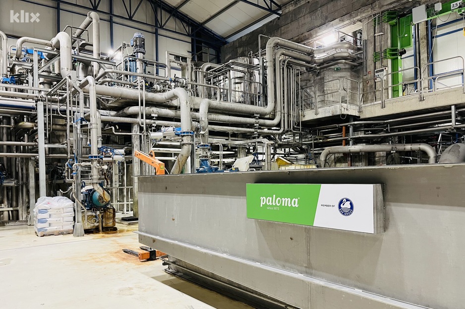 Obnovljena tvornica ima novi stroj za proizvodnju papira te automatizirano skladište (Foto: Klix.ba)