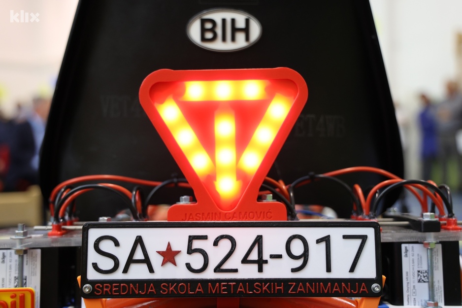 E-mobile (karting) izradio je tim profesora i učenika i najbolji je primjer edukacije škole (Foto: I. L./Klix.ba)