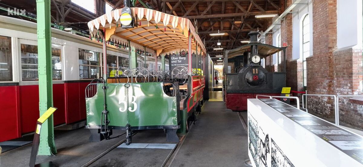 Tramvaj s konjskom vučom i tramvaj s parnom lokomotivom (Foto: Klix.ba)