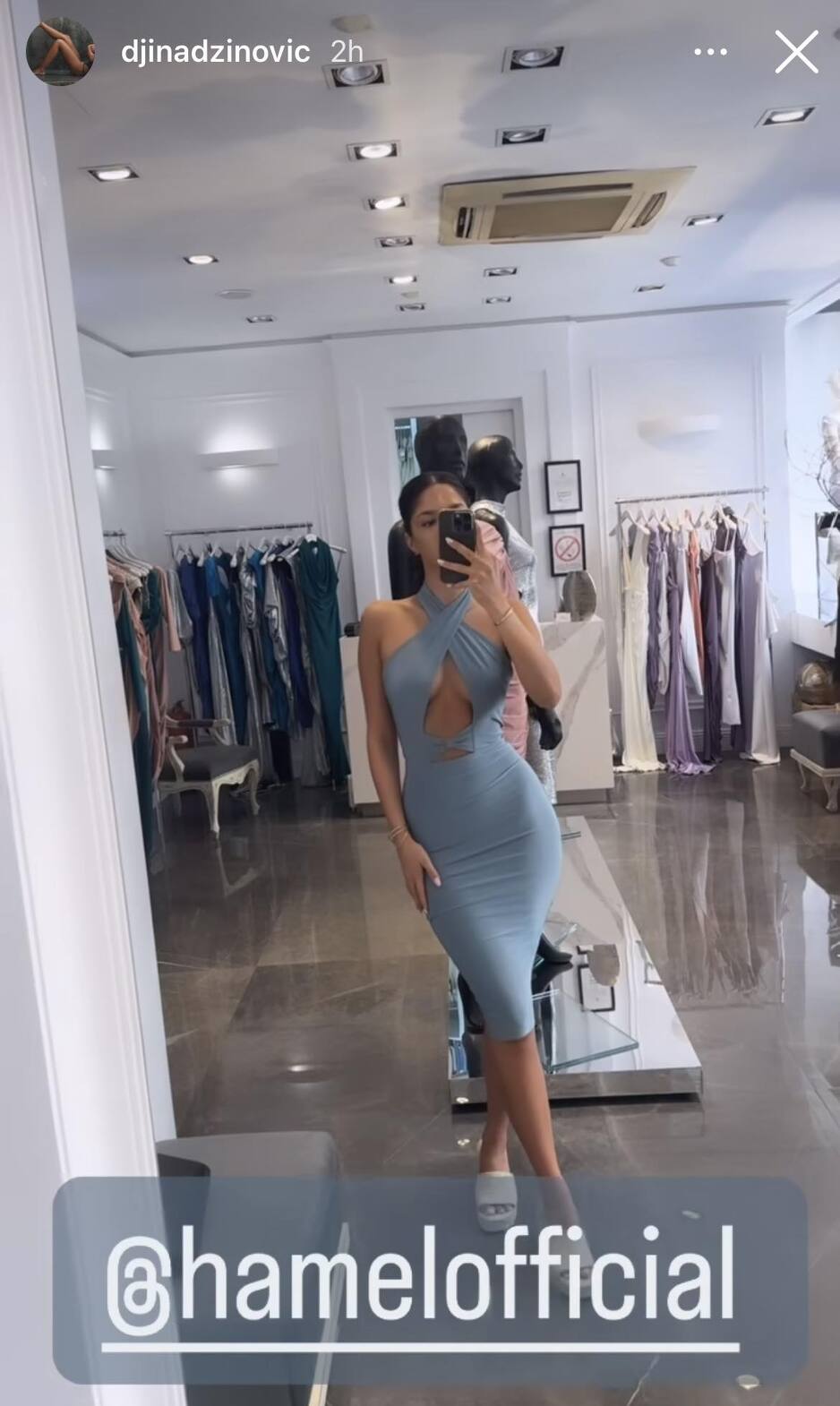 Đina Džinović izgladila odnose s majkom: Pozirala u njenom butiku