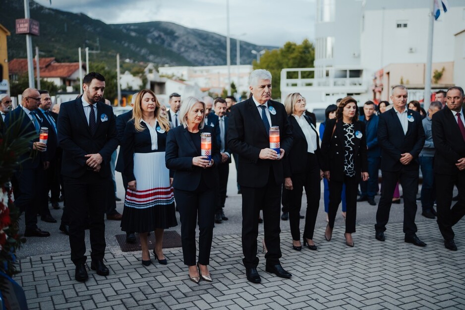 Slaven Zeljko (lijevo) pored Borjane Krišto i Dragana Čovića