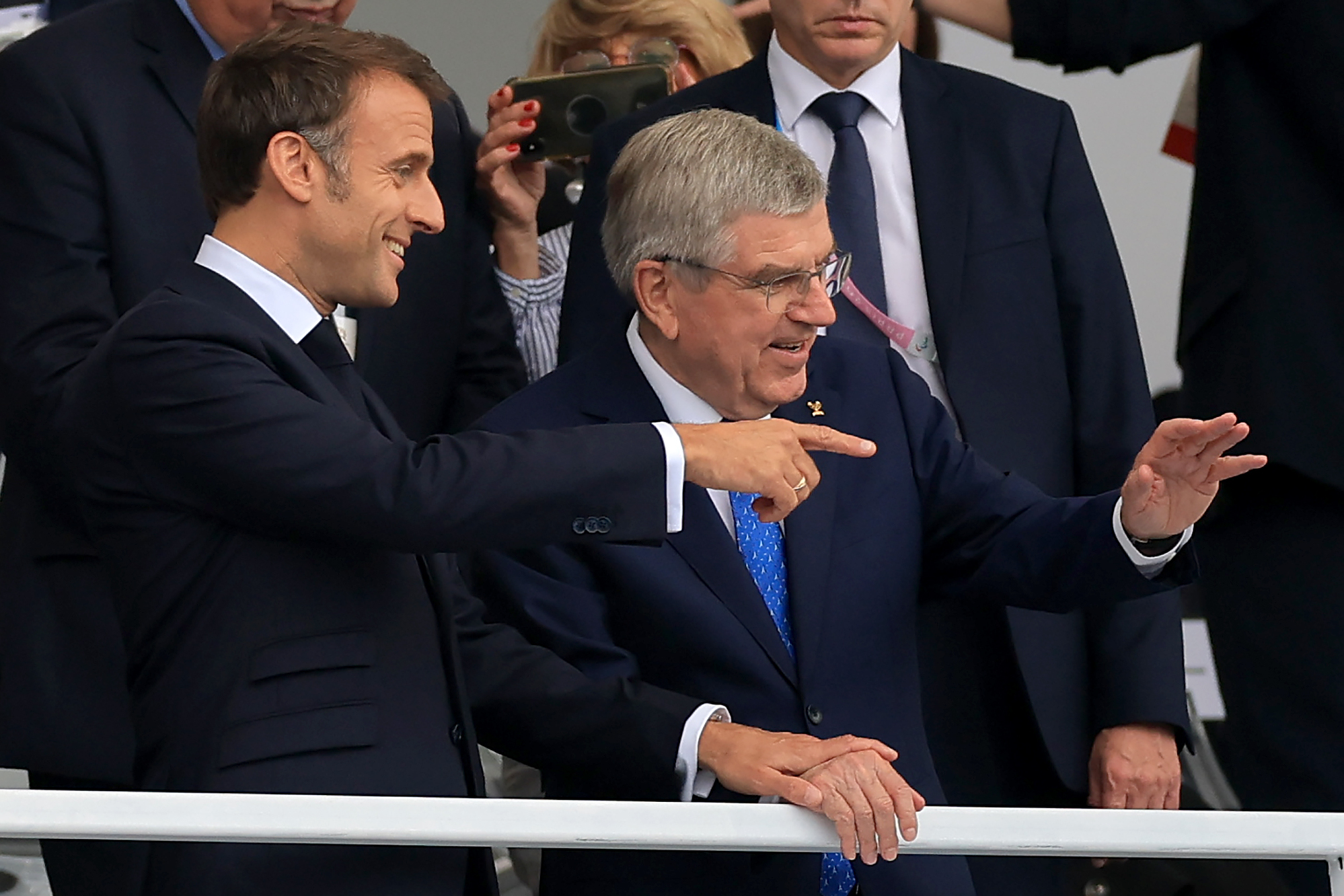 Predsjednik Francuske Emmanuel Macron i predsjednik MOK-a Thomas Bach (Foto: EPA-EFE)