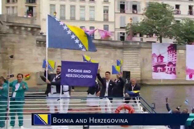 Mesud Pezer nosi bh. zastavu na otvaranju OI (Foto: Screenshot)