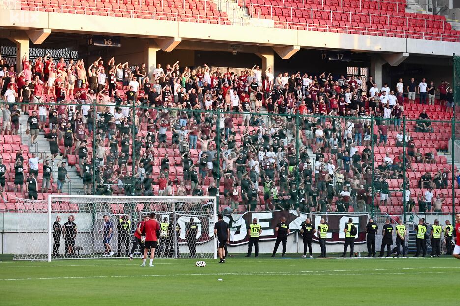 Velika podrška za nogometaše Sarajeva u Trnavi (Foto: T. S./Klix.ba)