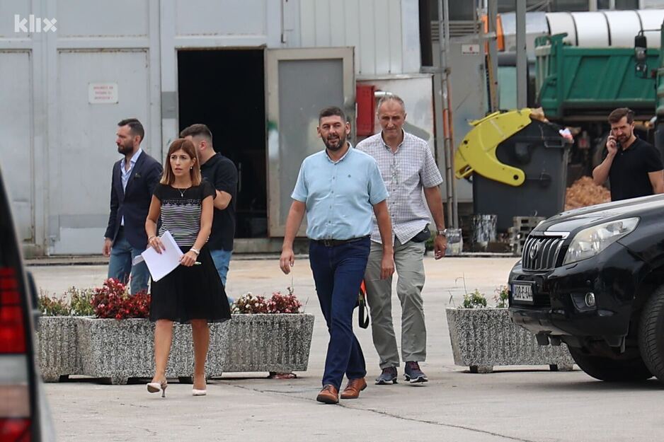 Direktor KJKP Rad Nijaz Salamović (plava košulja) (Foto: I. L./Klix.ba)