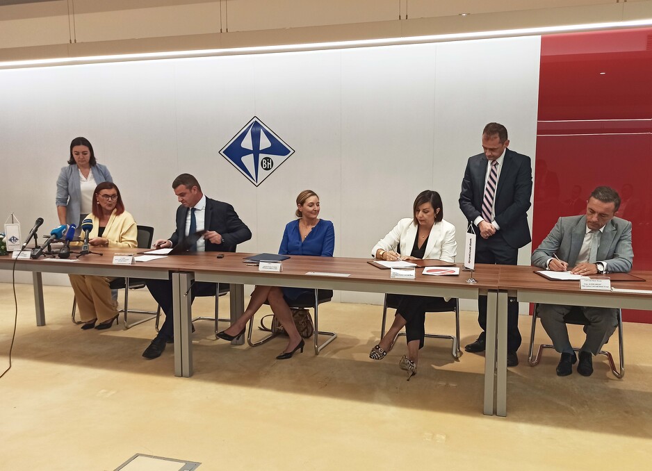 Potpis ugovora između UniCredit Bank i Elektroprivrede BiH