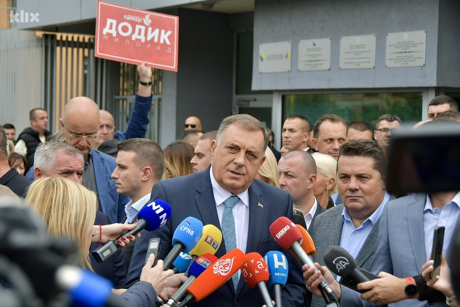 Radovan Višković i Nenad Stevandić uz Milorada Dodika