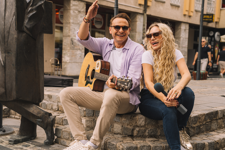 Enis Bešlagić i Selma Bajrami sa Bingomobilom u Tuzli