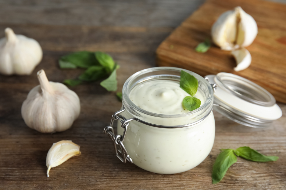 jogurt i bijeli luk (Foto: Shutterstock)