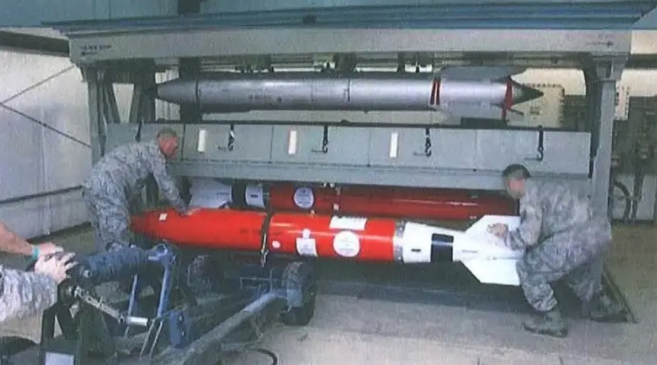US Air Force/ Bomba B61
